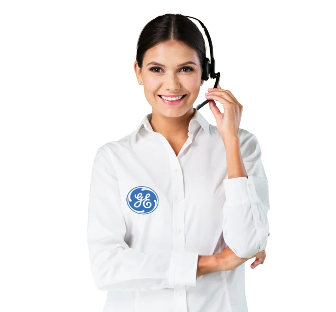 Técnico autorizado General Electric documentando una reparación en Guayaquil